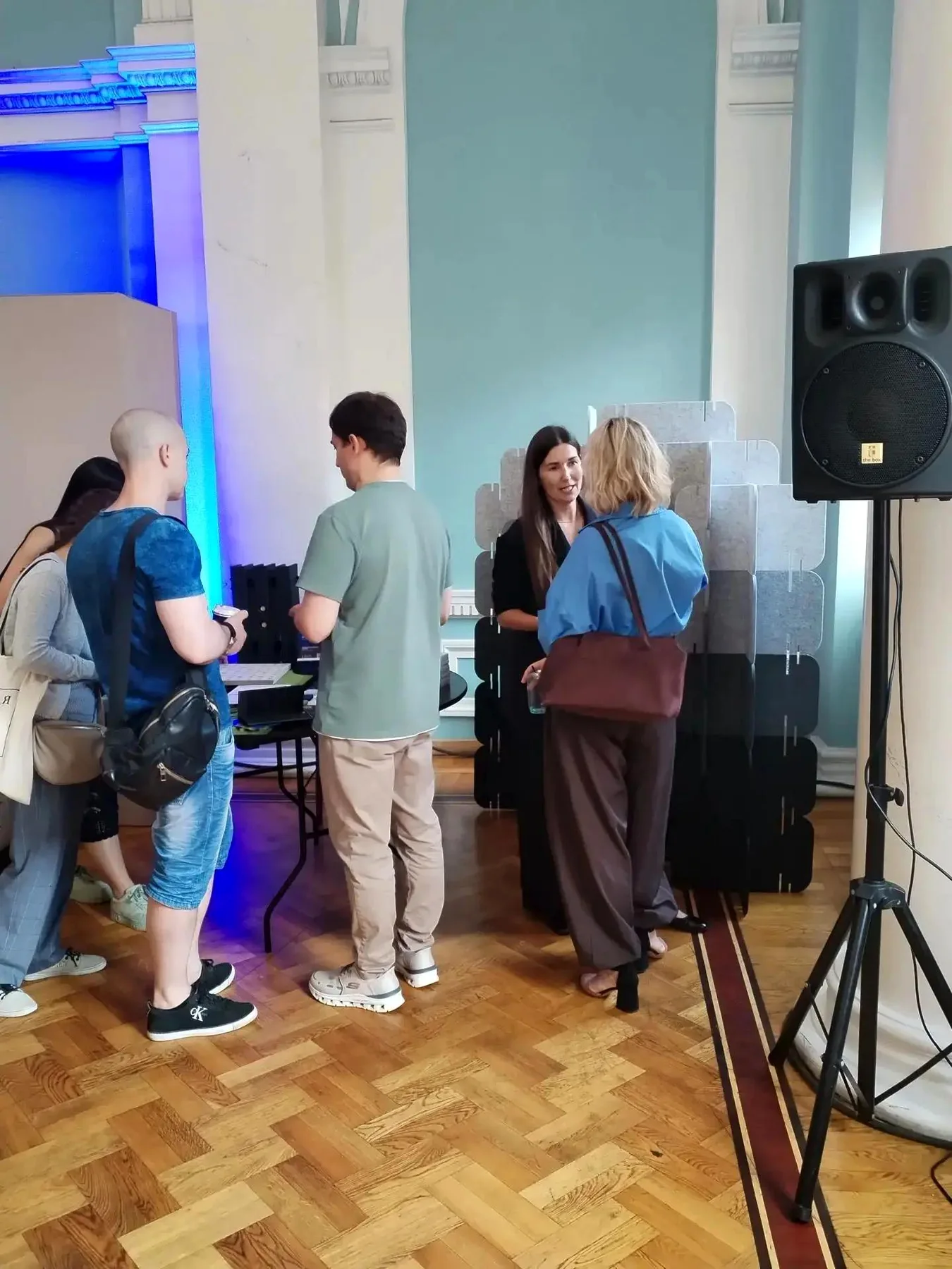 Разговор на дисплее акустического материала Фонитура